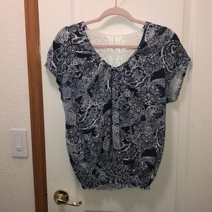 Beautiful short sleeve shirt, lace on the back 16w